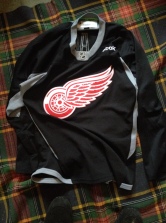 A recent pick-up: a genuine Red Wings practice jersey, as worn by the players at pre-season training camp. Got my name and #17 on the back. I rock this one out for Braves training and it has a lot of movement, lightness, which is good to skate in. I like it a lot.